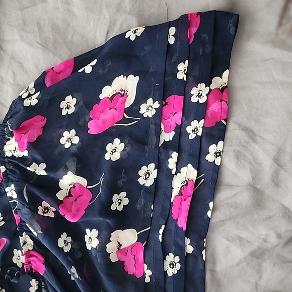 Cute blouse - Picture 2 of 5